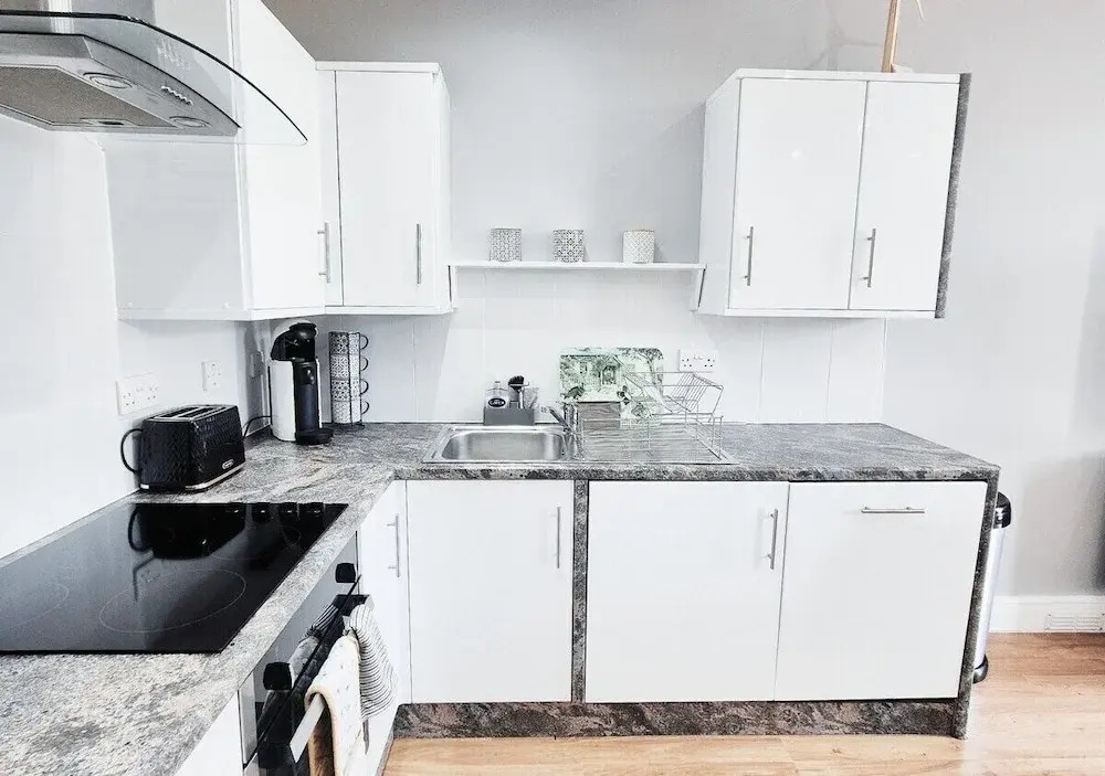 Stylish & Modern 2BR Flat
