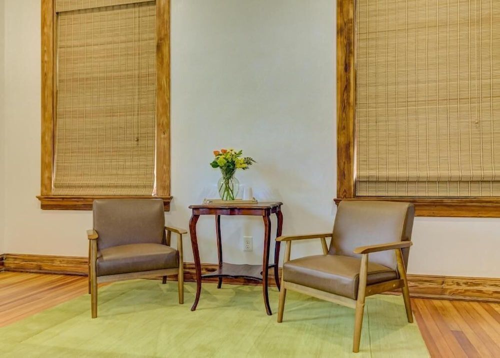 Oak Hall Mansion and Boutique Hotel