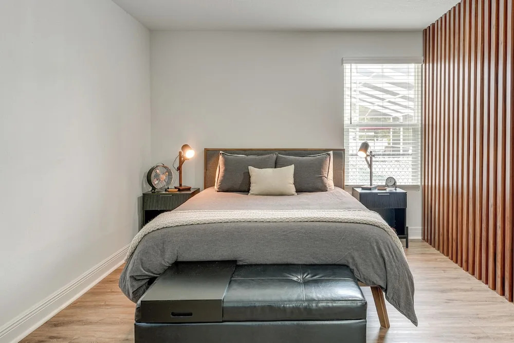 Stylish Lakeland Studio w/ Workspace