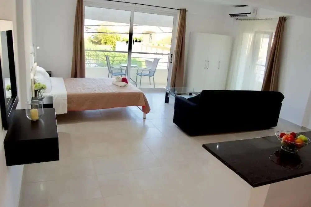 Jessicas Studios & Apartments