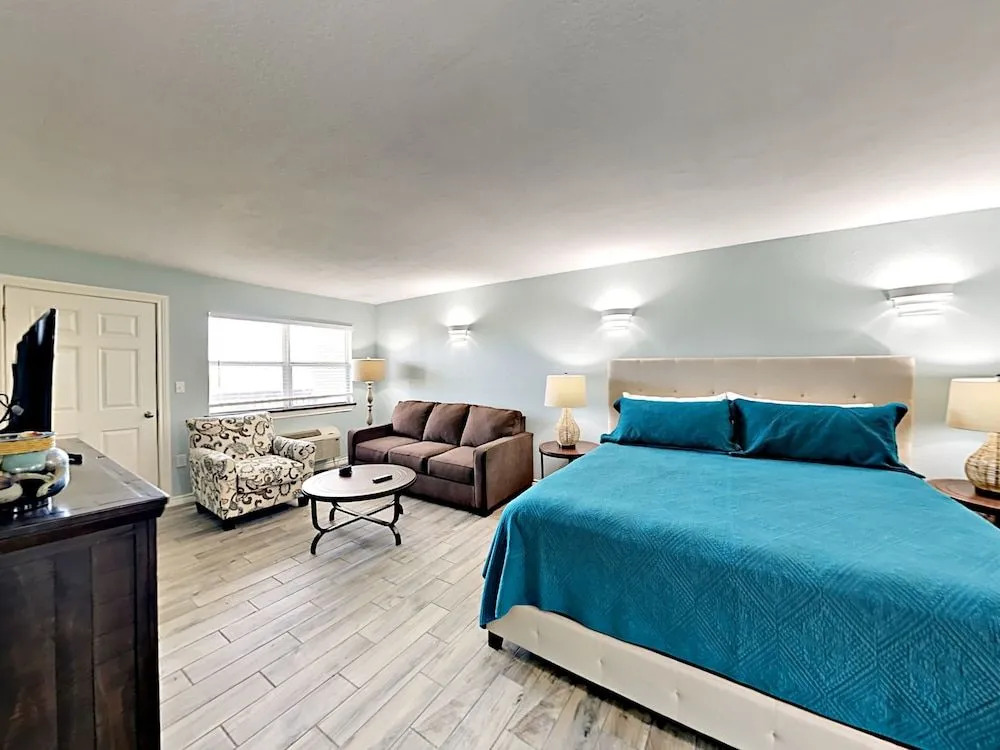 145 Sea Breeze 1 Bedroom 1 Bathroom Condo
