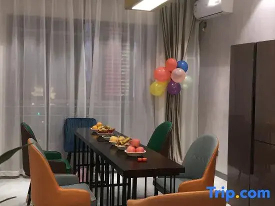 Junlan Yuejing Hotel (Yinchuan Yuehaiwan CBD Lanshan Park)