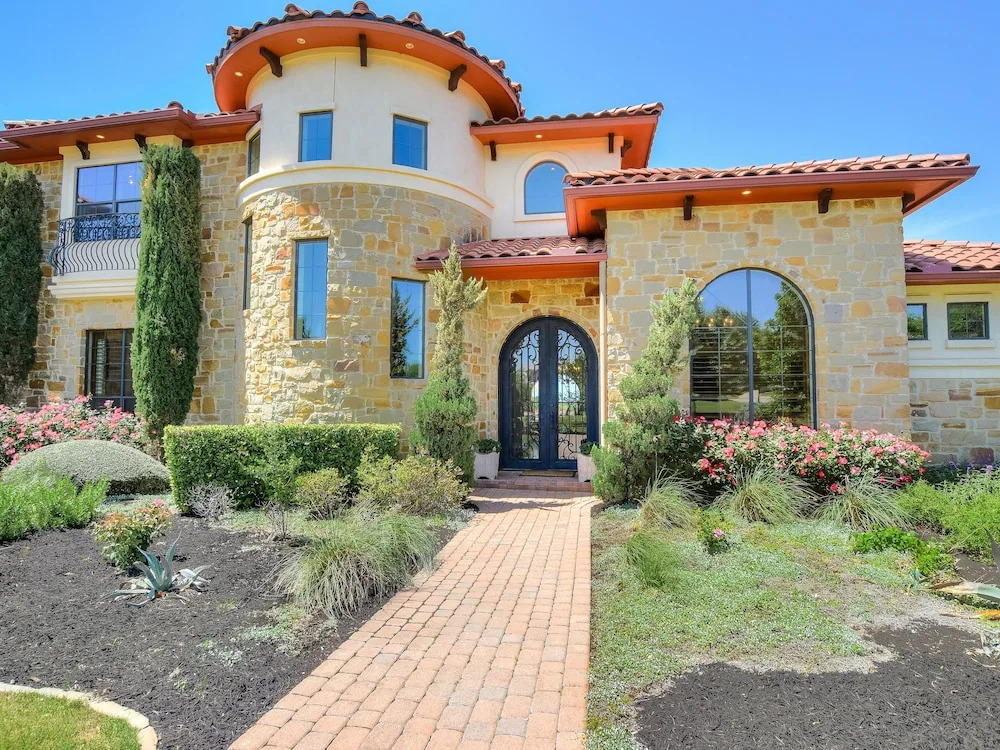 The Arrive Sunrise Estate On Lake Austin 5 Bedroom Estate
