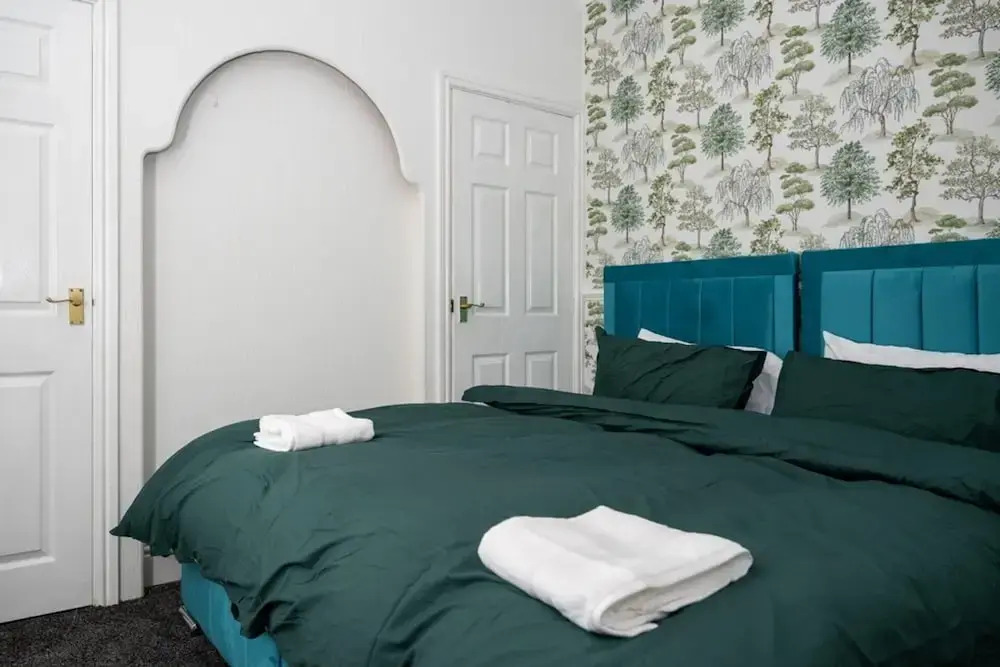 4-bed - Sleeps 8- Free Parking - Pet Friendly