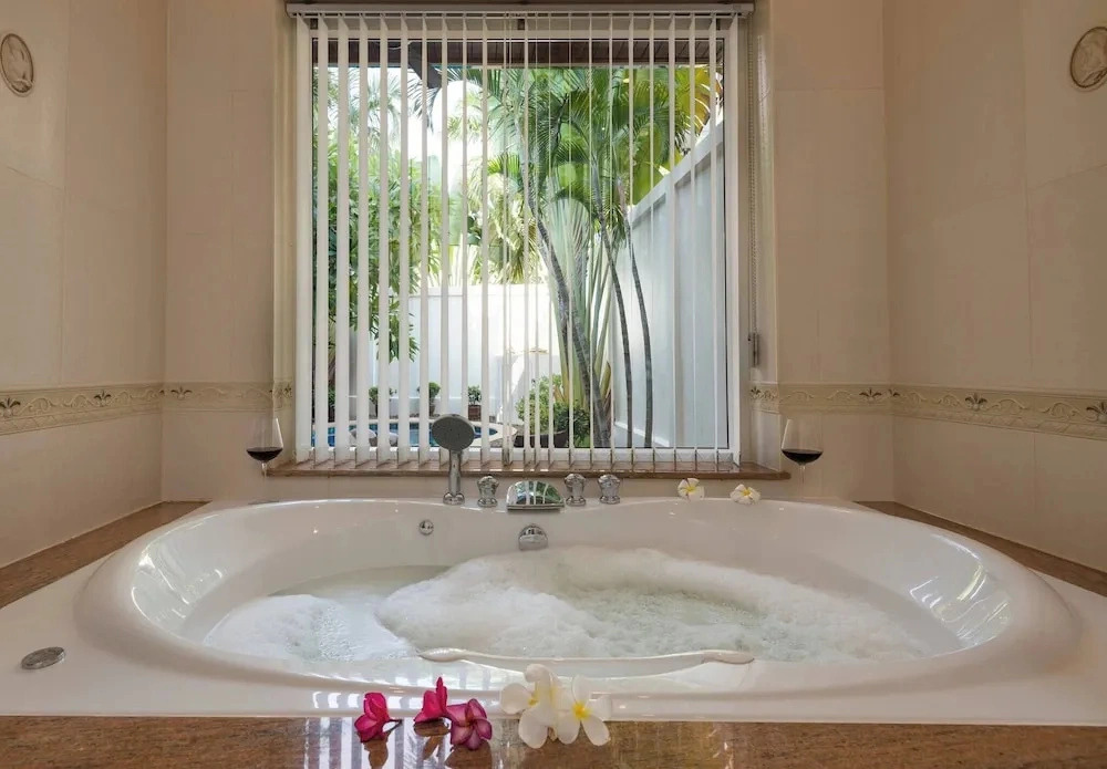 Luxury 2BR Pool Villa Pratamnak Soi5 - 50m to Beach