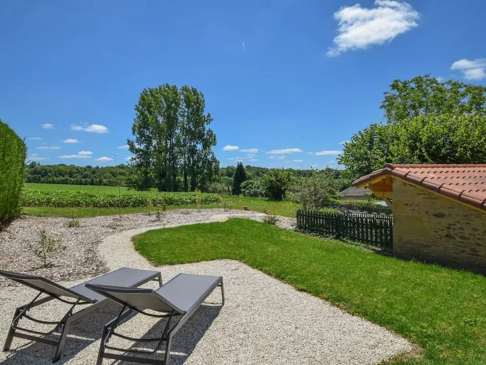 Hilltop Cottage With Pool