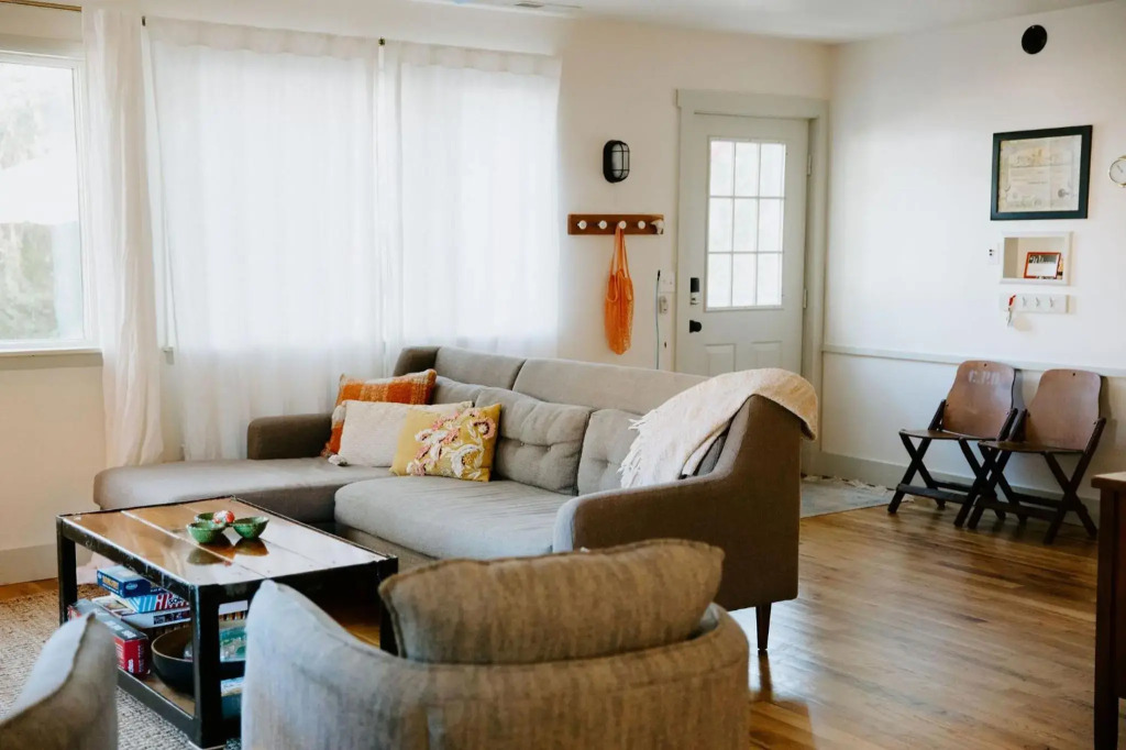 Cottage by the Sea: Pagnotto Shellback House