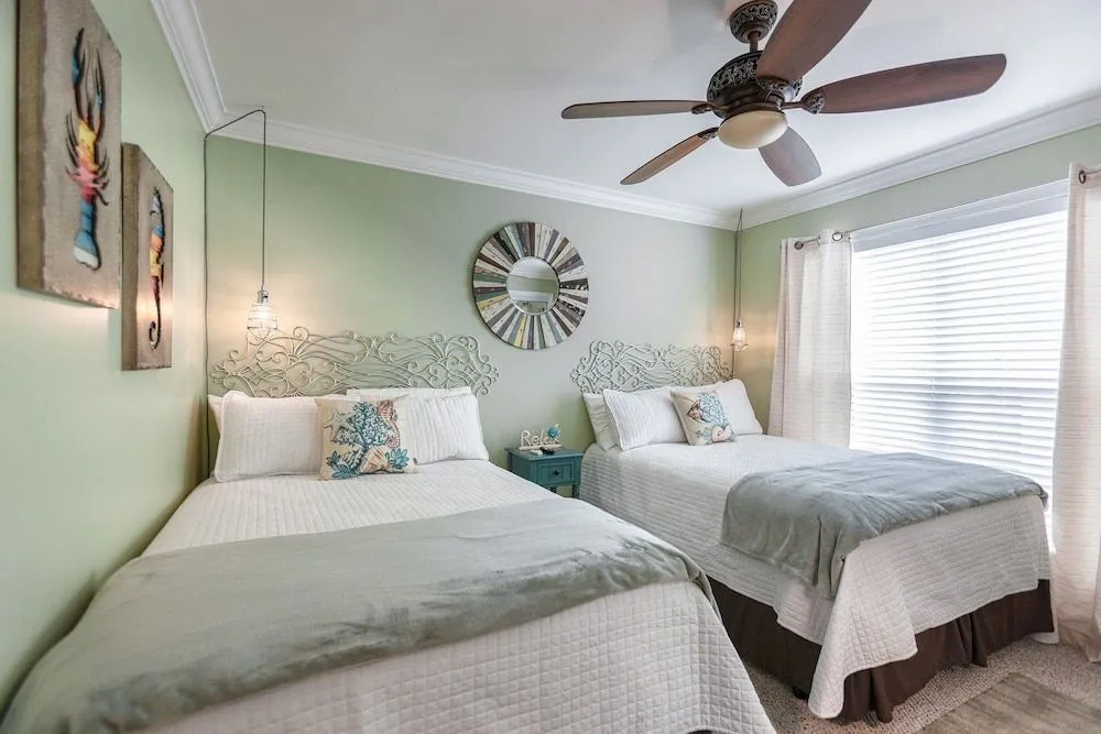 Central Destin Condo Next to Beach by RedAwning