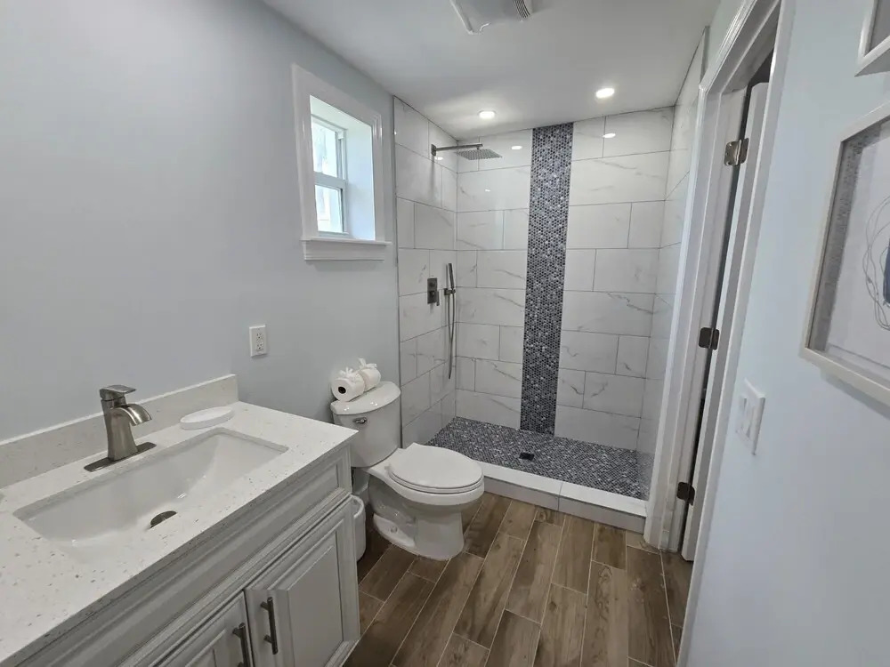Reel 'em Inn - Oak St 3 Bedroom Home by RedAwning