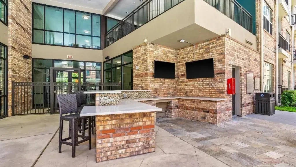 Luxurious - King Sized BED - MED Center Fully Equipped Condo