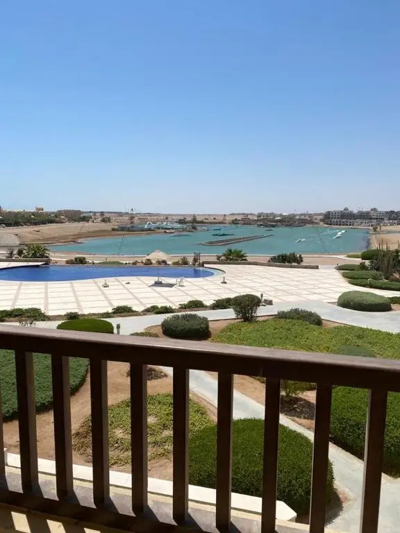 A lovely 2 BR apartment at Waterside