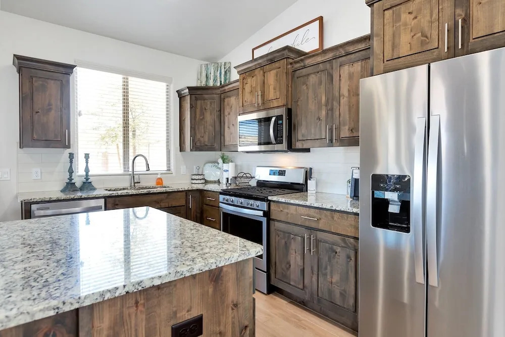 Rock Canyon Oasis 4 Bedroom Home by RedAwning