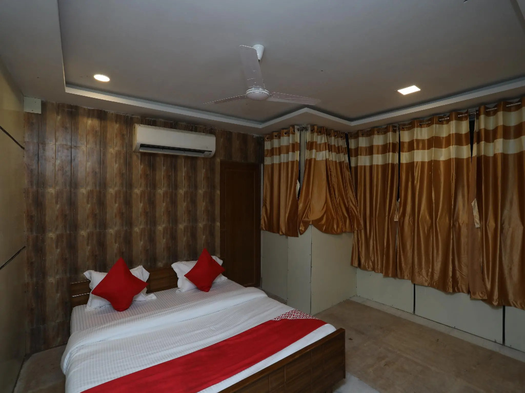 OYO 41435 Golden Residency