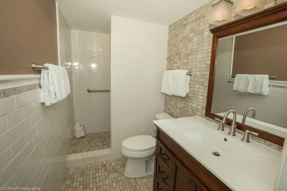 Dolphin Point 103b 2 Bedroom Condo by RedAwning
