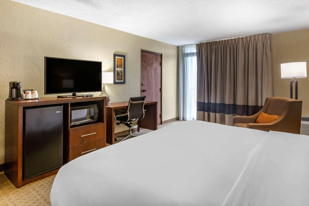 Comfort Inn & Suites near Danville Mall