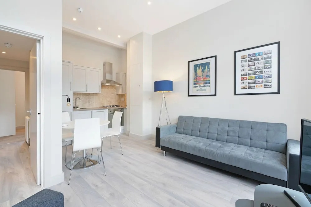 2 Bedroom Apartment in West Kensington