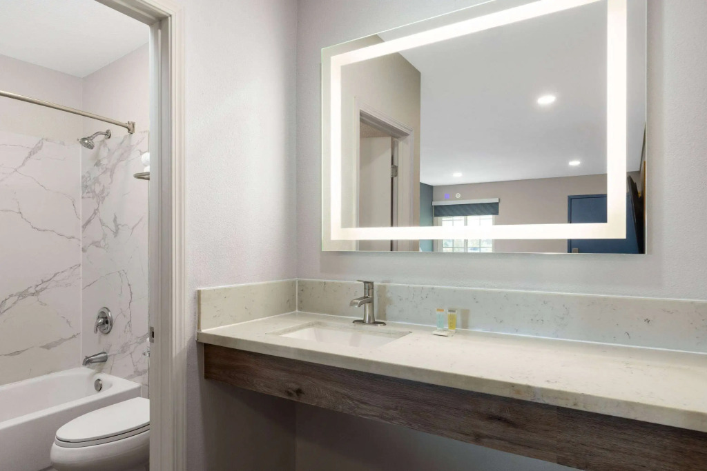 Days-Inn by Wyndham Bakersfield