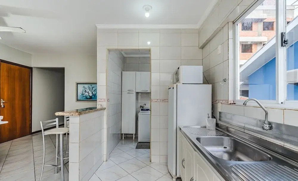 2BR apt W/balcony 220m Bombas Fdl103