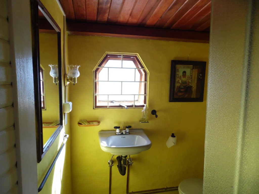 La Casa Amarilla