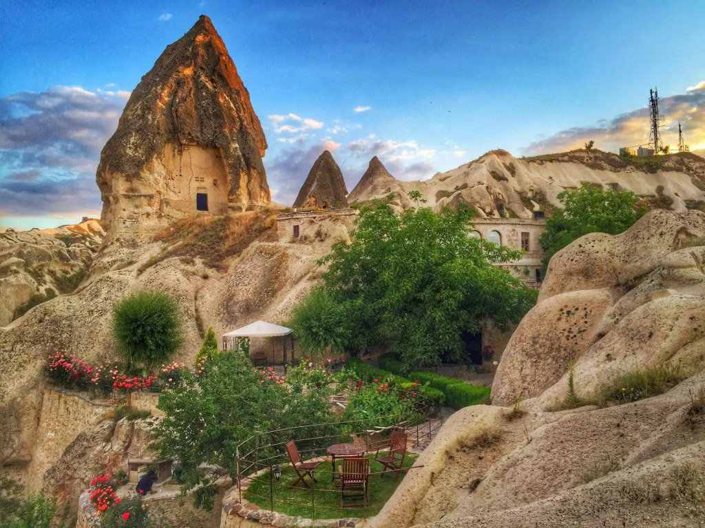 Travellers Cave Hotel