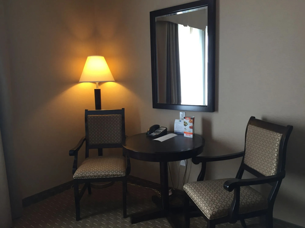 Holiday Inn Express & Suites - Woodstock, ON CANADA