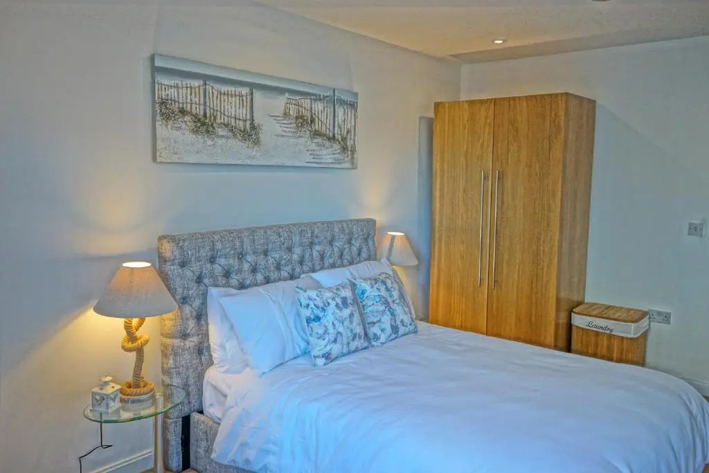 Penthouse Swansea Marina City Centre 100m from Beach