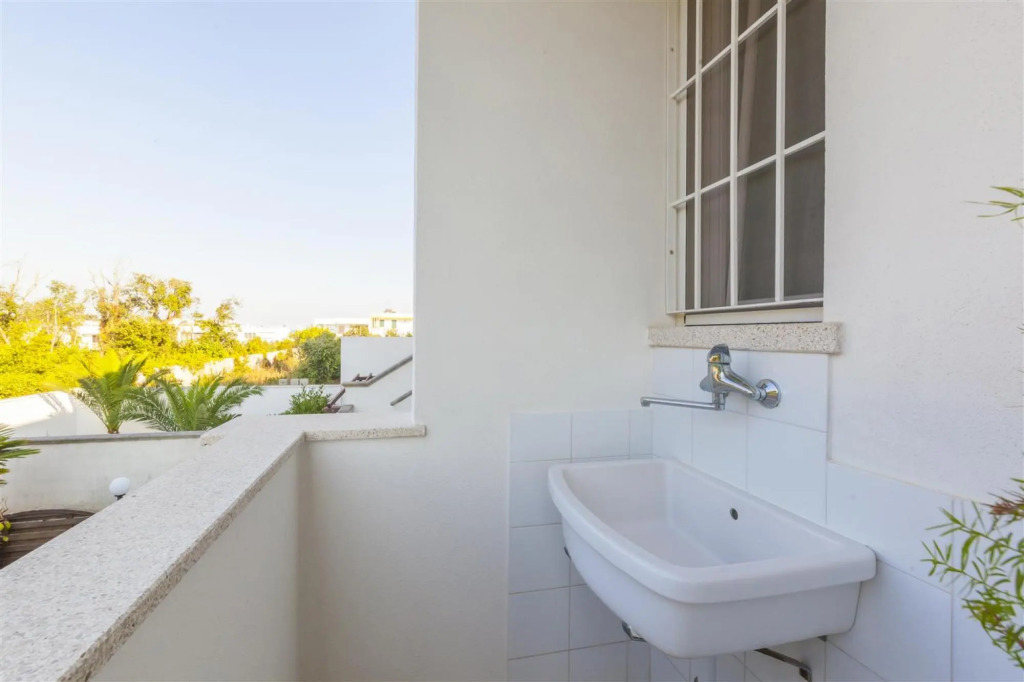 Holiday home with sea-view terrace in Castro-Bellaria PP