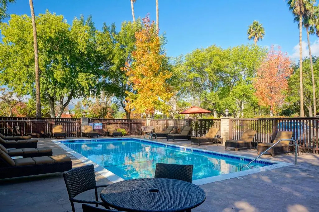 Hummingbird Inn