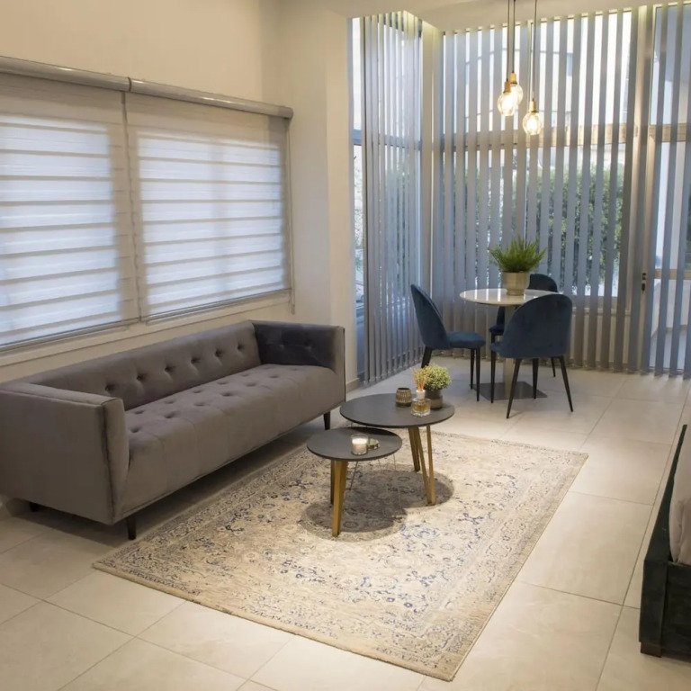 96 Nic1 - Stay Glam Skin Studio