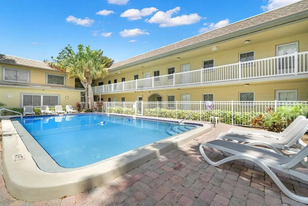 Waves 18, 2 Bedroom, Pool View, Heated Pool, Bbq, Wifi, Sleeps 6