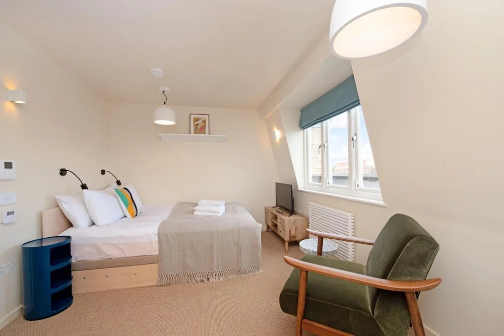 Large Studio With Garden Views in Leafy NW London