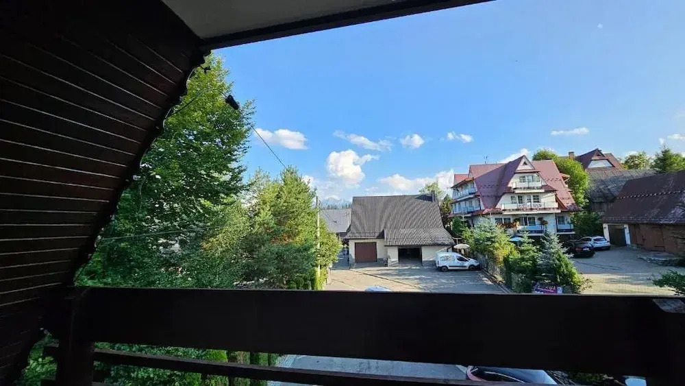 Bukowiański Dworek - Blisko wyciągi, termy, szlaki turystyczne oraz kuchnia i grill w obiekcie