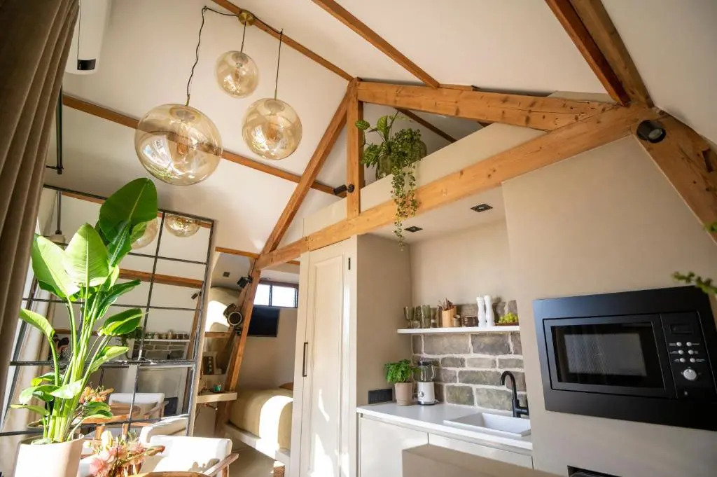 LODGE & LOFT