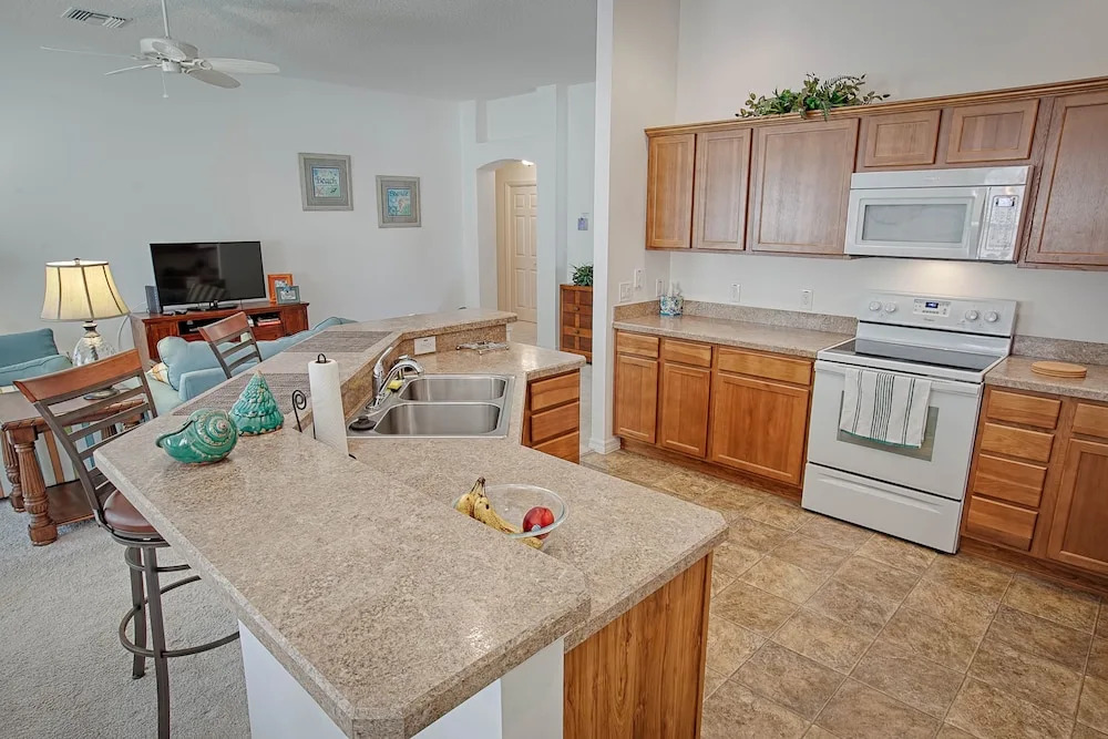 Waterbury Place Home 3 Bedroom by The VIR Group