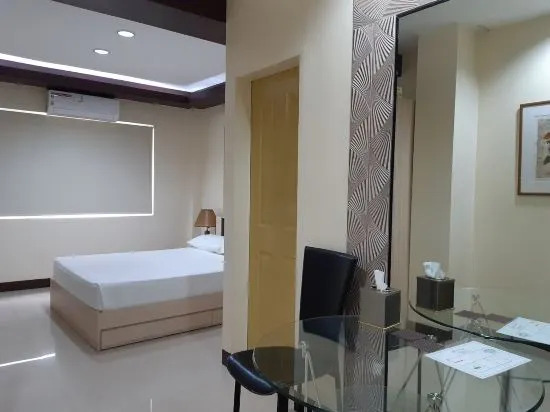 OYO 593 Plumeria Hotel