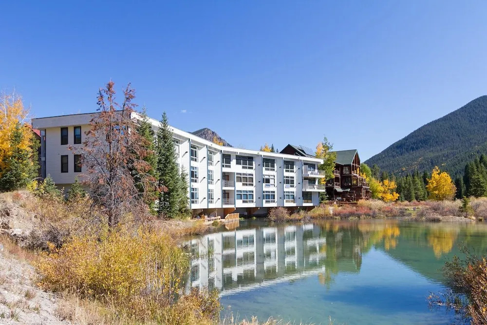 River Bank Lodge 2916
