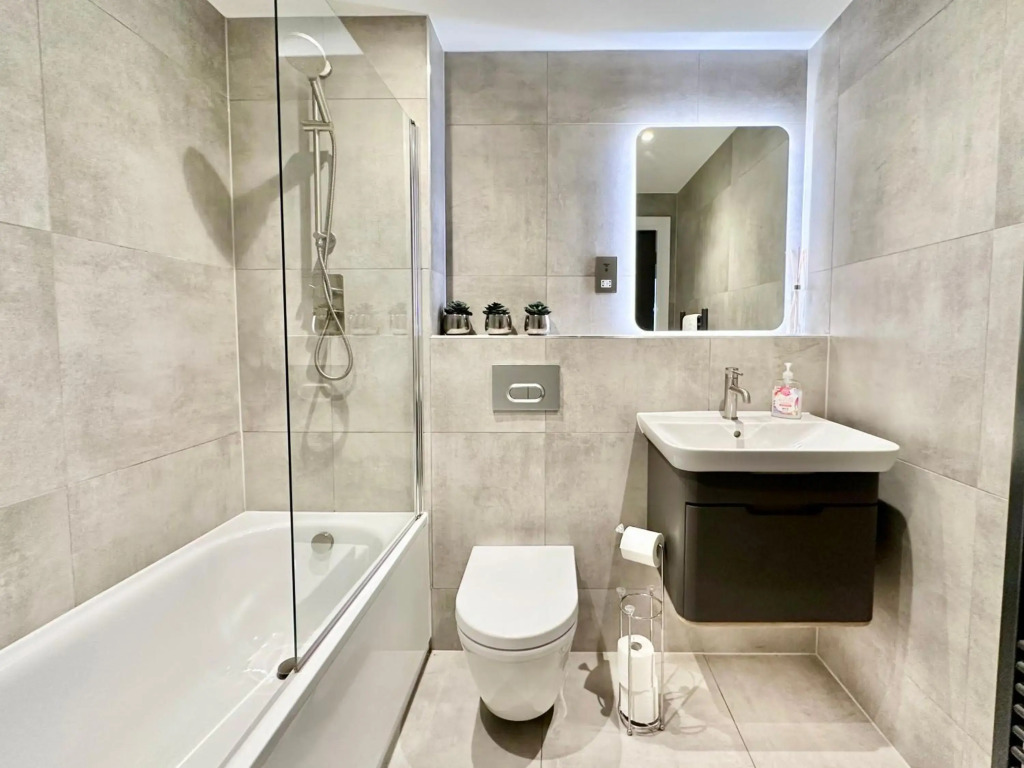 Icona Luxury Apartment - Minster Views & Allocated parking