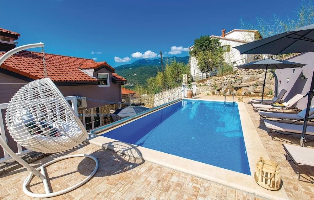 Awesome Home in Veprinac With 4 Bedrooms, Jacuzzi and Outdoor Swimming Pool
