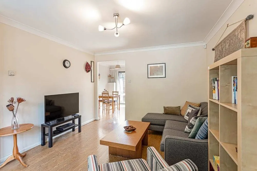 Beautiful 3 Bed House W Patio 10 Mins to Excel