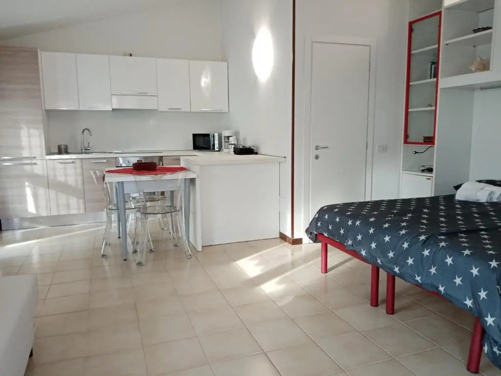 Casa Lugana 1 - Monolocale con piscina fronte lago