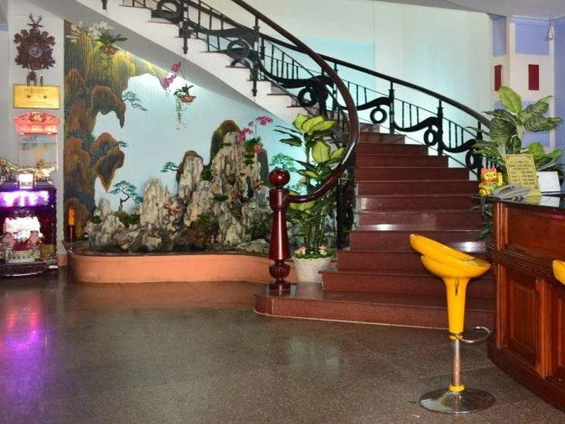 Miền Tây Hotel