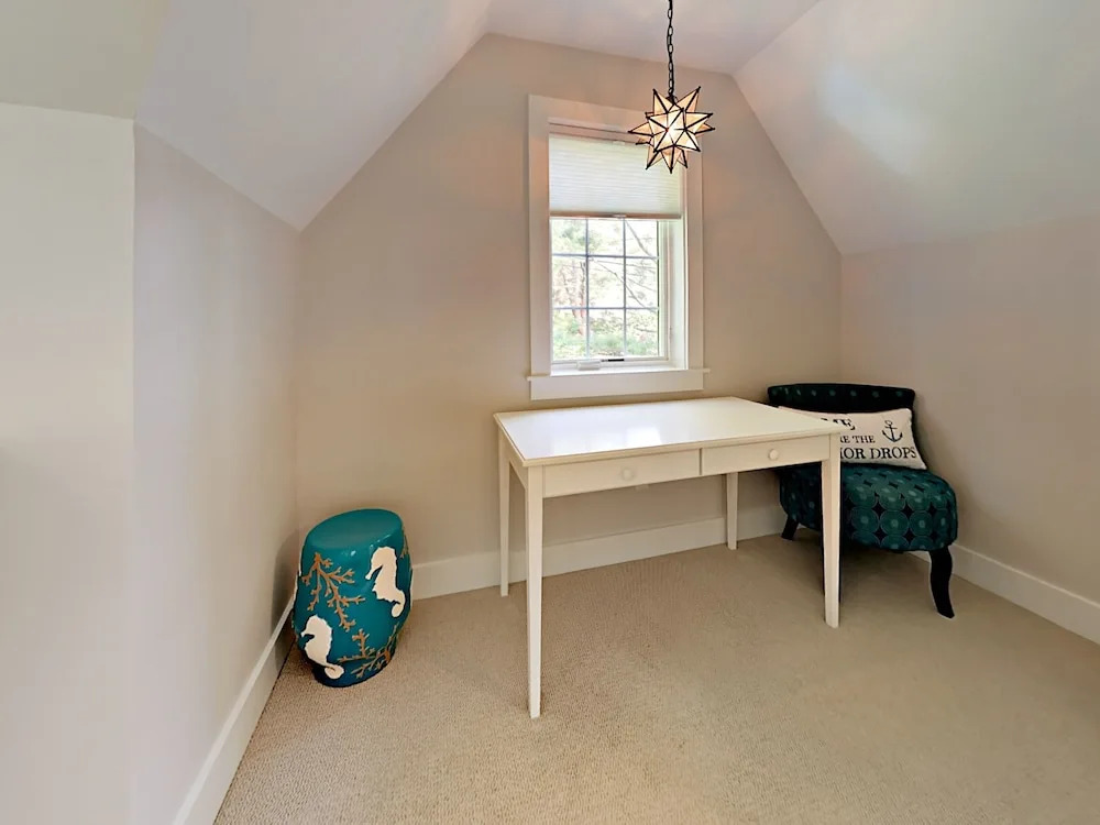 2 Woodlawn Ave House 3 Bedrooms 2 Bathrooms Home