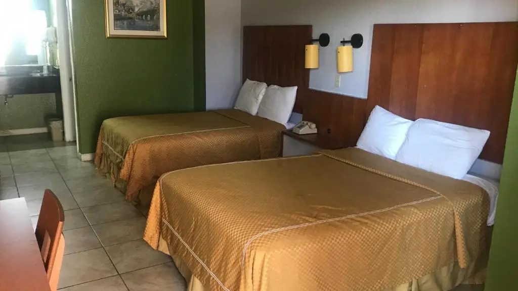 Day N Night Inn