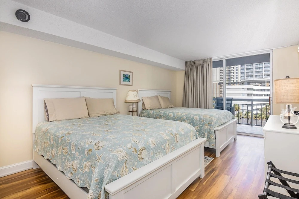 401 South Hampton - charming 2 bedroom, 2 bath ocean view condo. 2 Condo