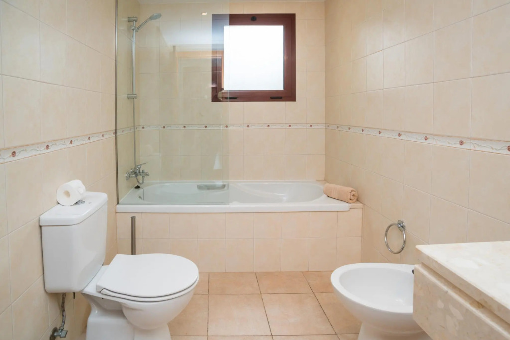 Traditional Townhouse in Vila Sol by Ideal Homes
