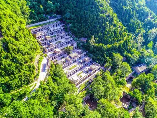 Mount Yunqiu Yaodong Courtyard
