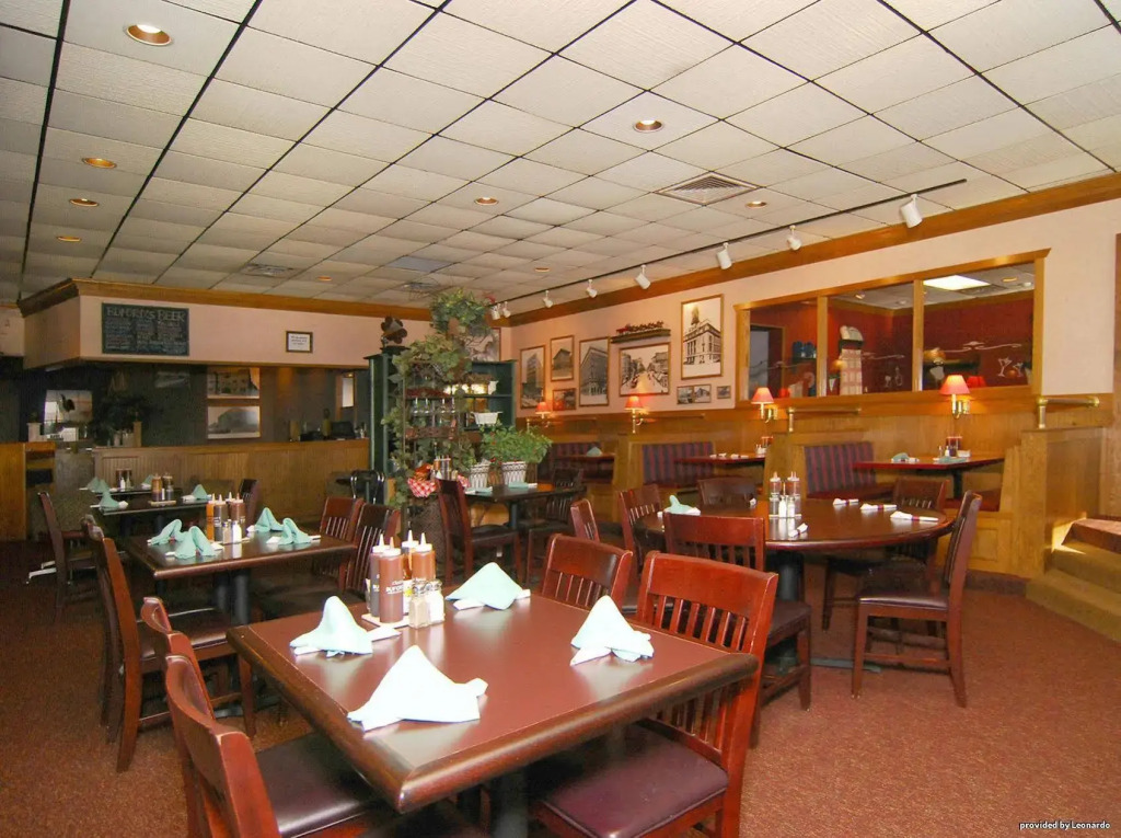 Crossroads Hotel & Event Center