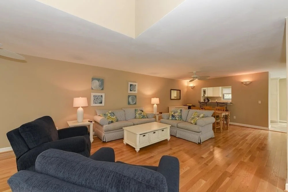 Beach Hideaway 3 Bedrooms 2.5 Bathrooms Condo