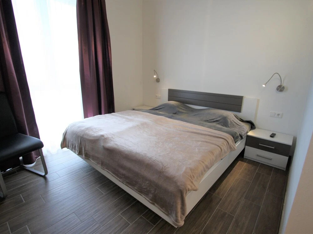 Contemporary Apartment With Ski Storage, Parking, Heating