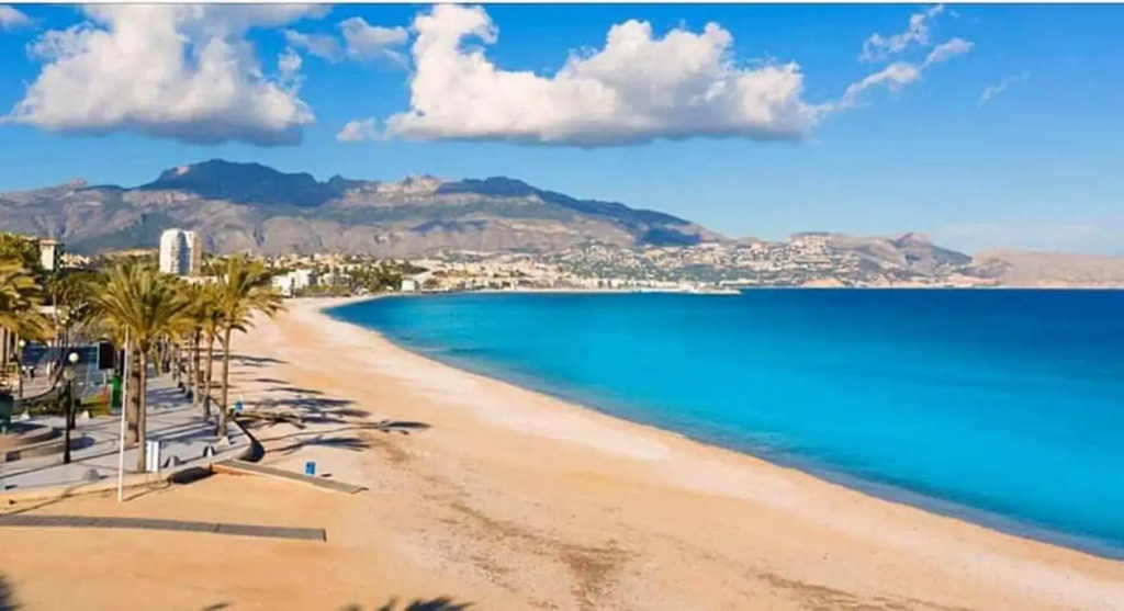 Luxe vakantieappartement aan de jachthaven van Altea met frontaal zeezicht